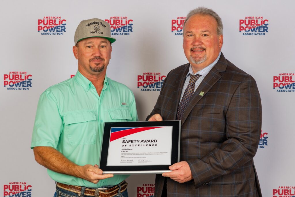 KPUB Safety & Training Supervisor, David Burley (L), accepts an award on KPUB’s behalf from APPA’s staff at an Engineering & Operations Conference in New Orleans, LA. (APPA).